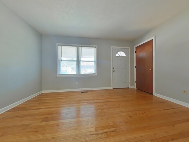 3320 Forest Lake Dr in Hope Mills, NC - Building Photo - Building Photo