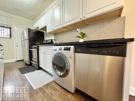730 W Roscoe St, Unit 732-3N in Chicago, IL - Building Photo