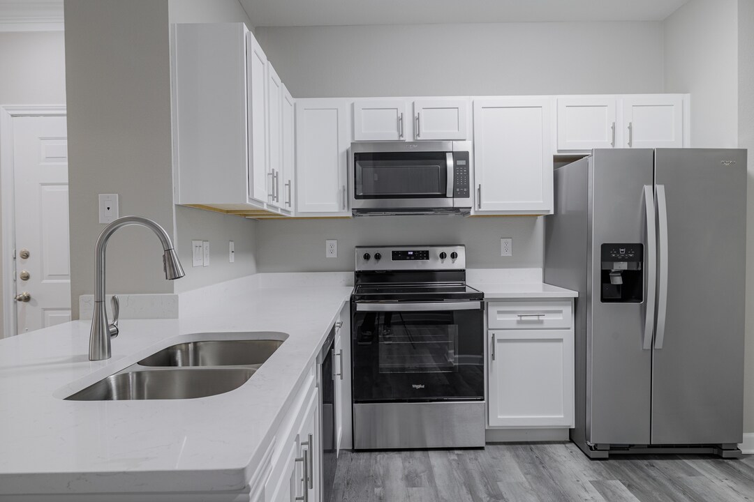 5345 W Loop S in Houston, TX - Building Photo