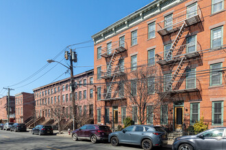 208 6th St in Jersey City, NJ - Building Photo - Building Photo