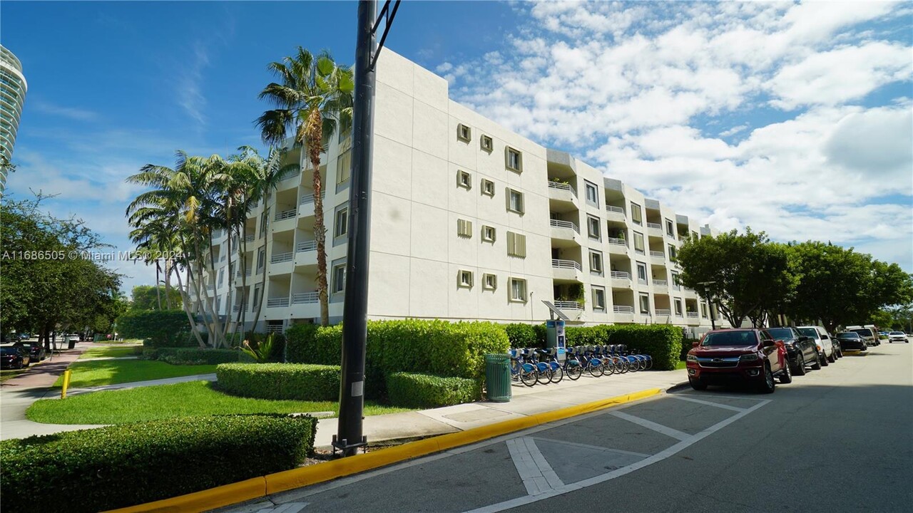 1401 Bay Rd in Miami Beach, FL - Building Photo