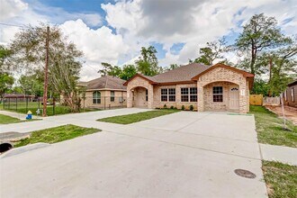 9306 Bean St in Houston, TX - Foto de edificio - Building Photo