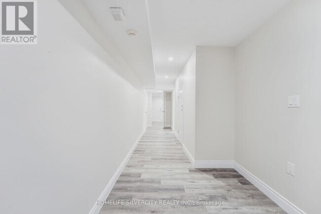 18 Tysonville Cir in Brampton, ON - Building Photo - Building Photo