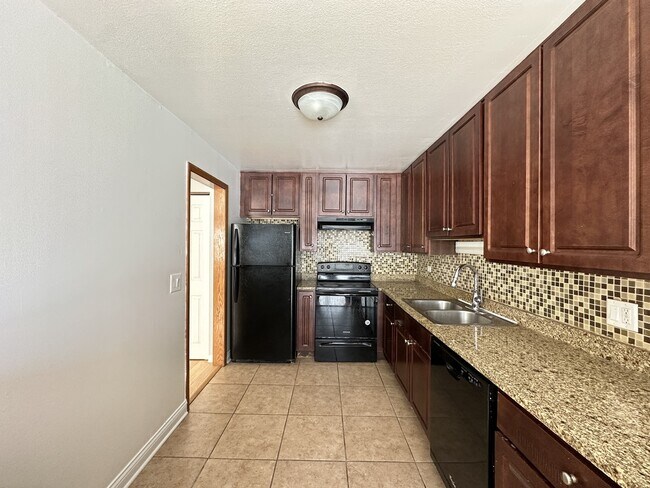 1004 S River Rd, Unit 201 in Des Plaines, IL - Building Photo - Building Photo