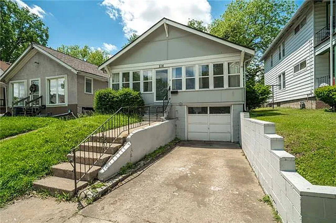 216 N Wheeling Ave in Kansas City, MO - Building Photo