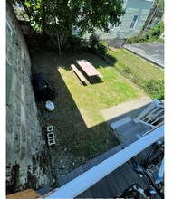 18 Bond St, Unit 1 in Somerville, MA - Foto de edificio - Building Photo