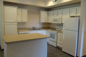 Harper Square Apartments in Lawrence, KS - Building Photo - Building Photo