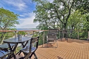 93 Granite St in Rockport, MA - Building Photo