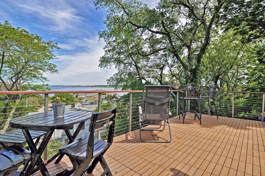 93 Granite St in Rockport, MA - Building Photo