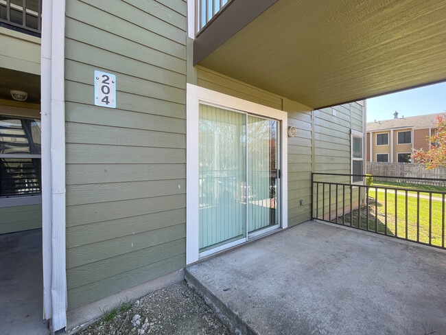 1500 Lake Shore Dr, Unit 204 in Waco, TX - Building Photo - Building Photo