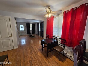 106 Cottage St in Carbondale, PA - Foto de edificio - Building Photo