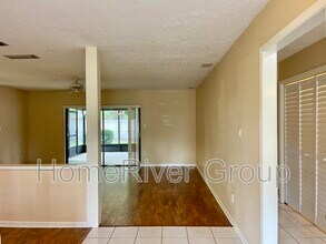 15720 Country Lake Dr in Tampa, FL - Building Photo - Building Photo