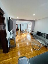 32 6th St in Medford, MA - Building Photo - Building Photo