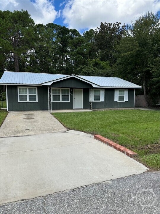 609 Caines Rd in Hinesville, GA - Building Photo