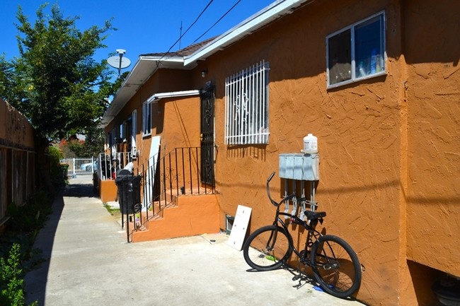 1794-1796 W 24th St in Los Angeles, CA - Foto de edificio - Building Photo