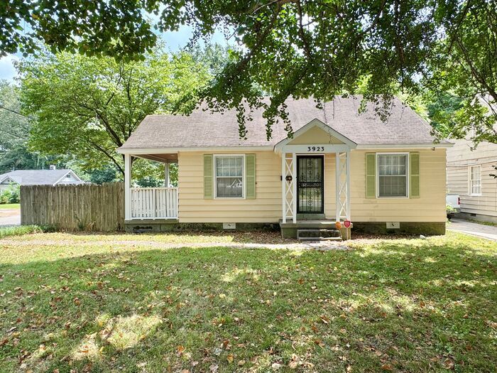 3923 Spottswood Ave in Memphis, TN - Foto de edificio
