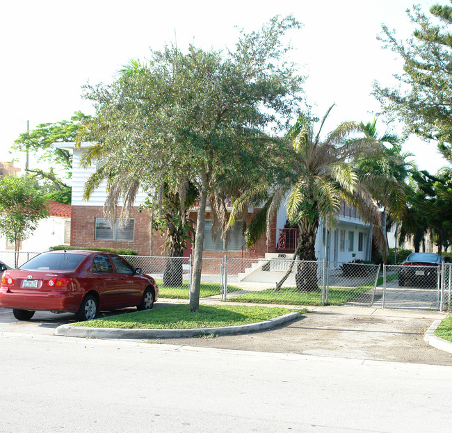 1980 NE 167th St in Miami, FL - Building Photo - Building Photo