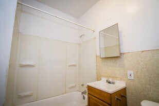 111 S Olive St in San Antonio, TX - Building Photo