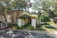 Bent Oaks Apartments in Dallas, TX - Foto de edificio - Building Photo