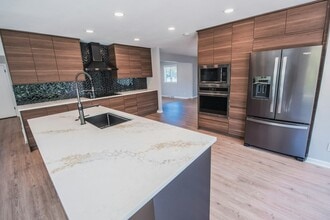 1545 W Spruce Ct in River Hills, WI - Building Photo - Building Photo