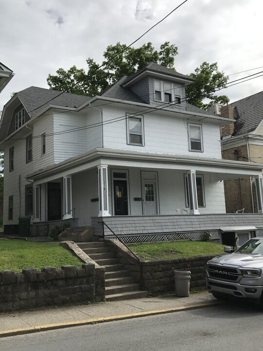 316 Cobun Ave, Unit Apt 1 in Morgantown, WV - Foto de edificio