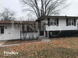 711 N Evanslawn Ave in Aurora, IL - Building Photo