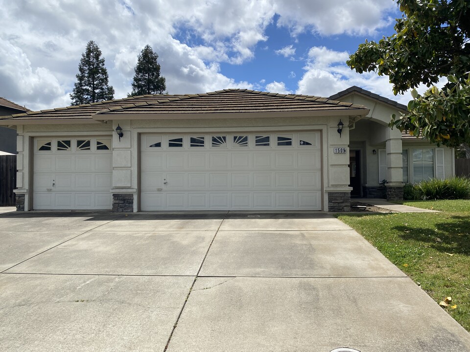 1509 Lathwell Way in Roseville, CA - Building Photo