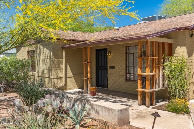 2434 E Pinchot Ave in Phoenix, AZ - Building Photo - Building Photo