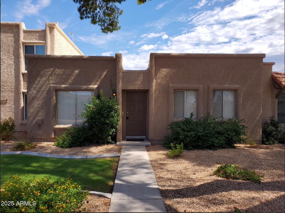 8318 E Solano Dr in Scottsdale, AZ - Building Photo