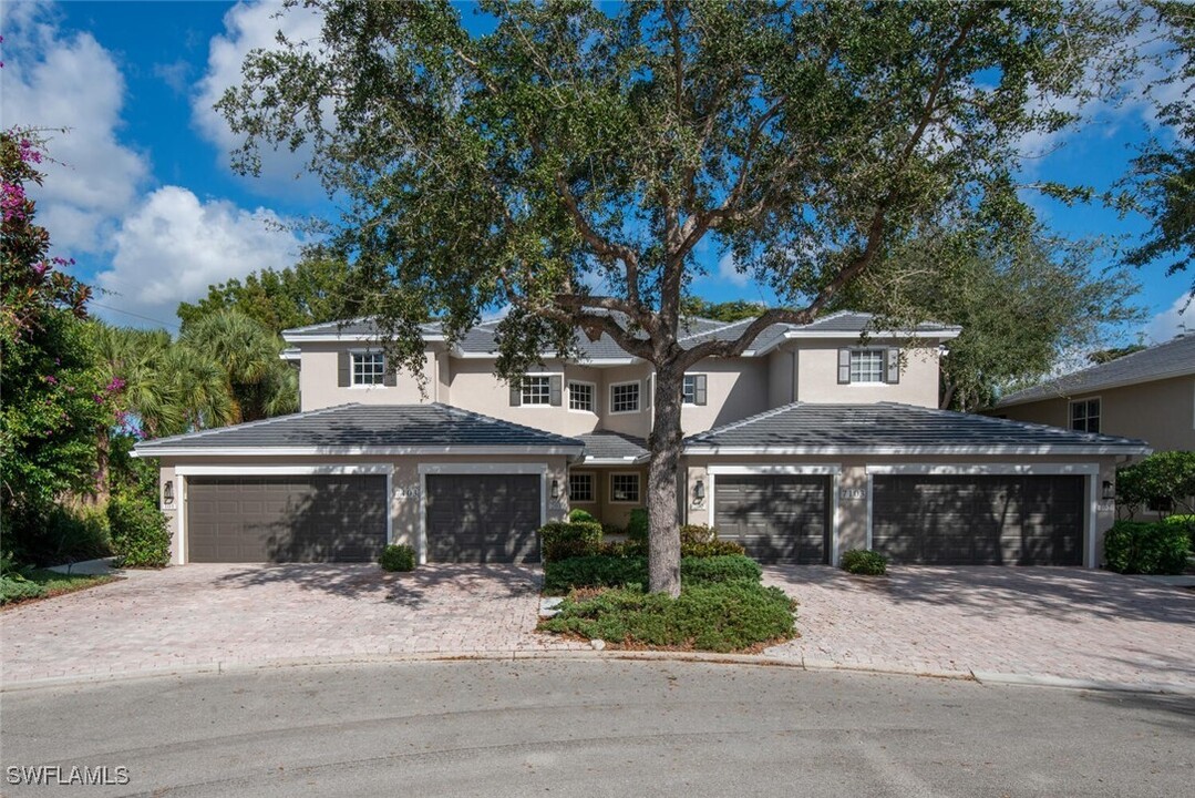 7103 Pond Cypress Ct in Naples, FL - Building Photo