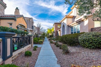 2463 Cordoba Bluff Ct in Las Vegas, NV - Building Photo - Building Photo