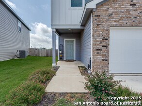 5924 Pearl Mdw in Converse, TX - Building Photo - Building Photo
