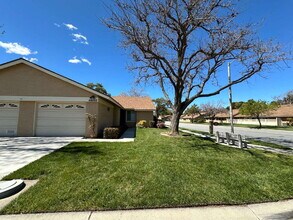 40002 Village 40 in Camarillo, CA - Building Photo - Building Photo