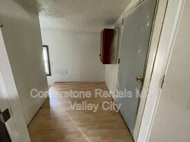 526 4th St SW in Valley City, ND - Building Photo