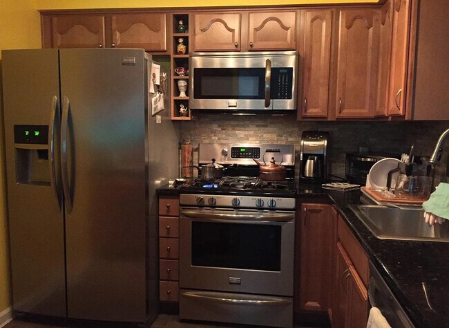605 Saxony Dr in Mount Laurel, NJ - Building Photo - Building Photo