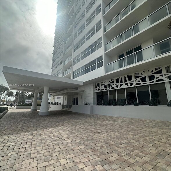 209 N Fort Lauderdale Beach Blvd, Unit 15G in Fort Lauderdale, FL - Foto de edificio