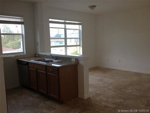 953 SW 10th St-Unit -3 in Miami, FL - Building Photo - Building Photo