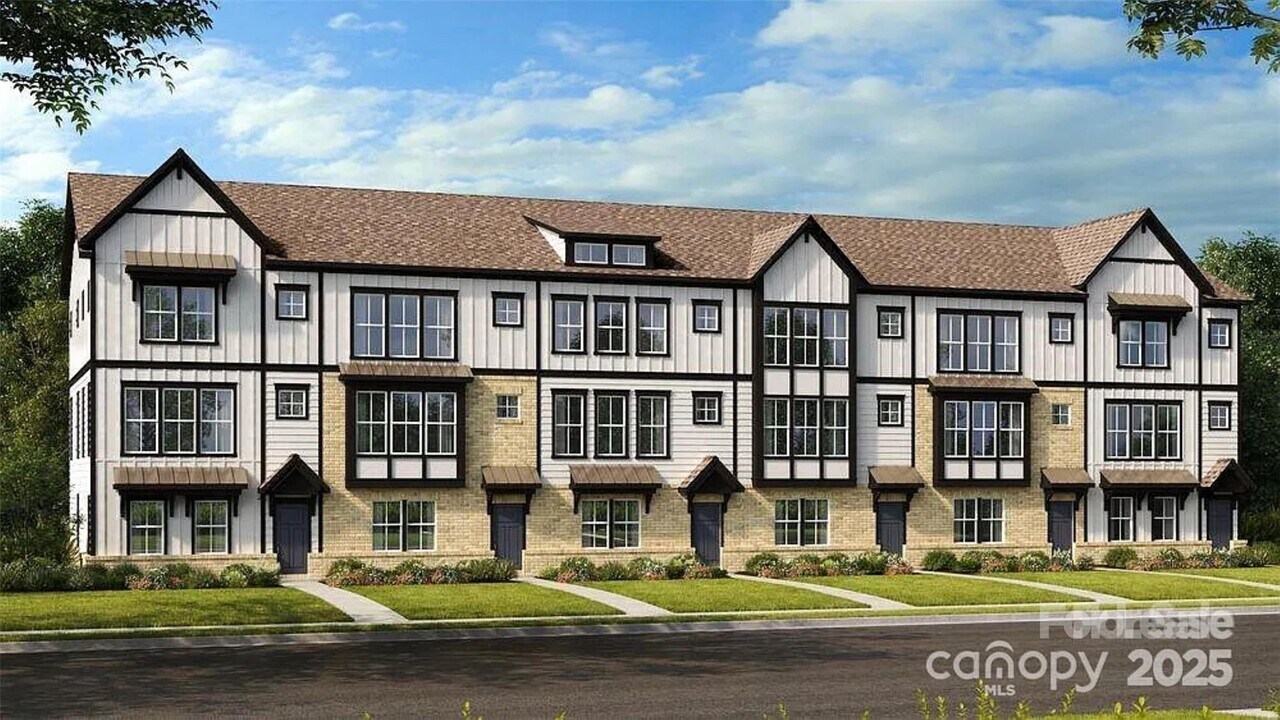 5029 Westmead Ln in Charlotte, NC - Building Photo