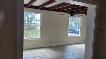 205 Delray Ave in Ft. Myers, FL - Foto de edificio - Building Photo