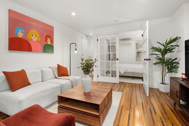 49 W 16th St in New York, NY - Building Photo - Building Photo
