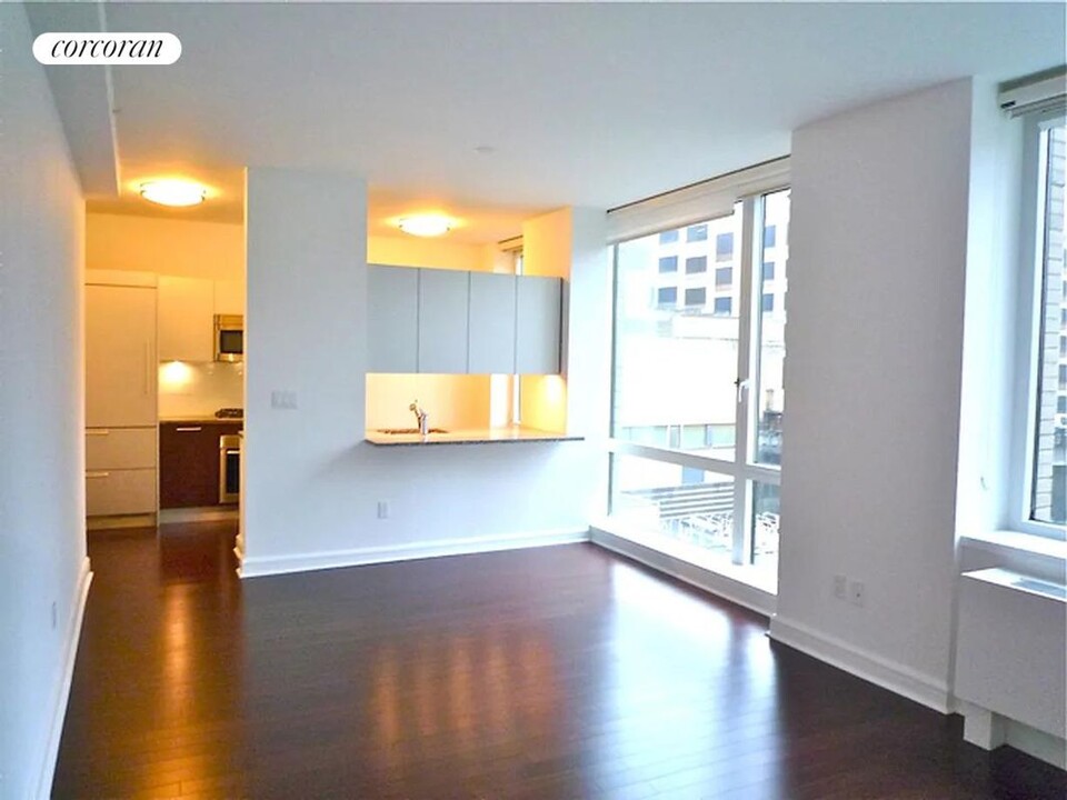 100 Riverside Blvd in New York, NY - Building Photo