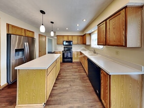 8438 Lucerne Dr in Reynoldsburg, OH - Building Photo - Building Photo