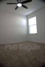 809 Riviera Ct in Seguin, TX - Building Photo - Building Photo