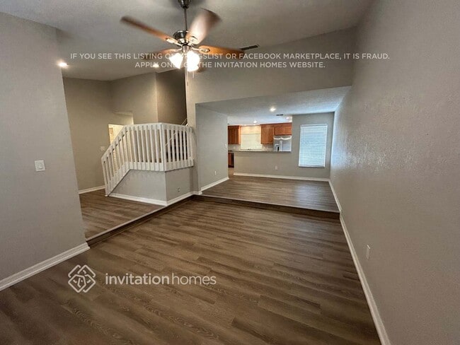 548 Oak Creek Dr in Brandon, FL - Building Photo - Building Photo