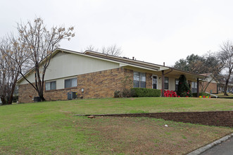 Heritage Oaks Apartments in Denton, TX - Building Photo - Building Photo