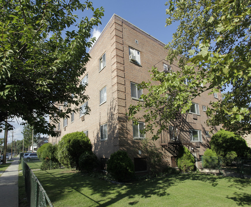 Vernon Arms in Mount Vernon, NY - Building Photo