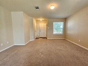 412 Summerside Ave in Lockhart, TX - Building Photo - Building Photo
