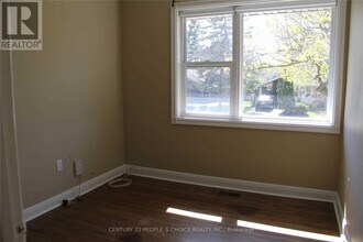 39 Meadowland Dr in Brampton, ON - Building Photo - Building Photo