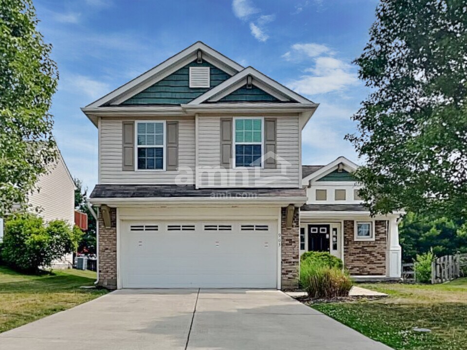 903 Regency Ct in Trenton, OH - Building Photo