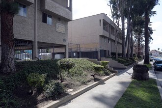 Grandview Apartments in Los Angeles, CA - Building Photo - Building Photo